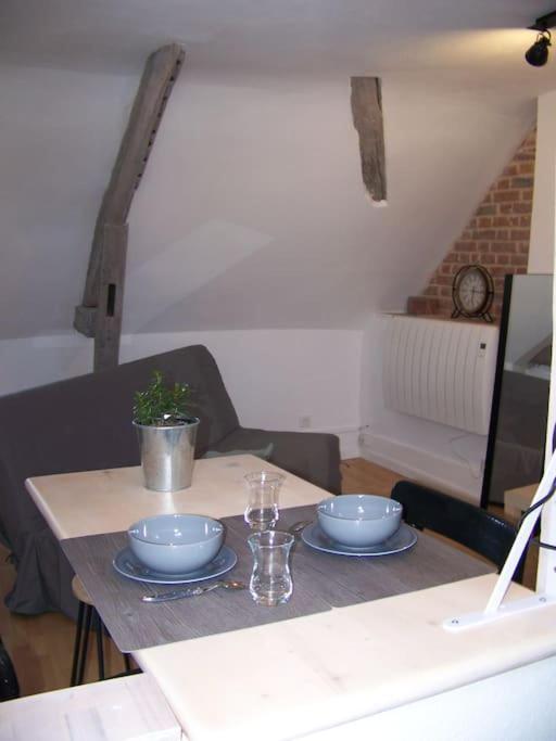 Rennes: Studio 4 Couchages, Proche Commerces, Bus. Exterior photo